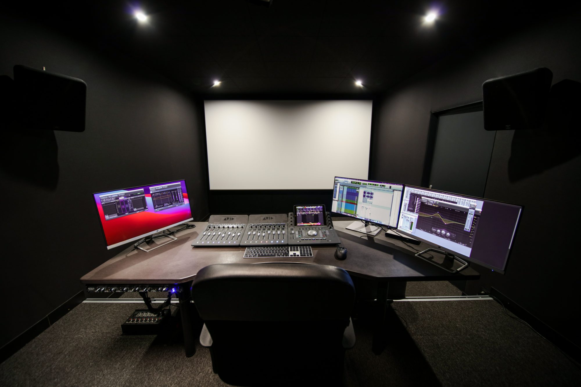 Mixing theatre: Avid console, projection screen and monitors